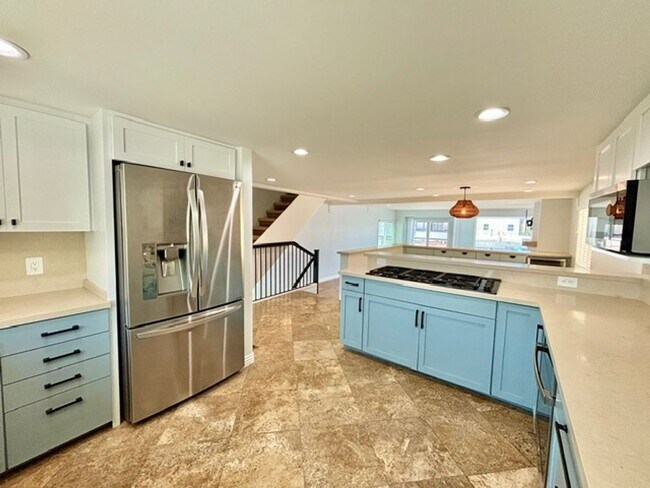 Building Photo - Hollywood Beach | Oxnard | 3 Bed + 3.5 Bat...