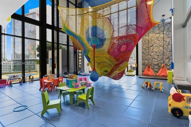 Building Photo - 1010 Brickell Ave