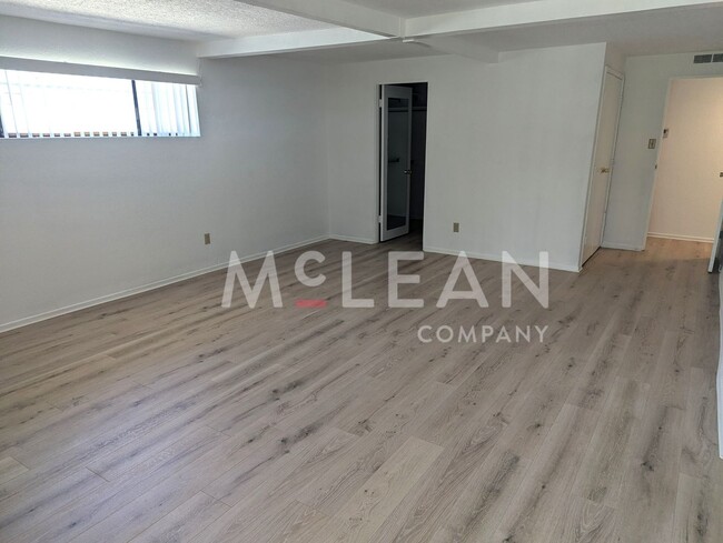 Building Photo - 2737 E Plaimor Ave