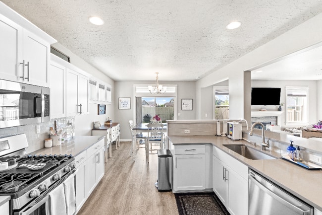 Building Photo - 10565 W Daylily Ave