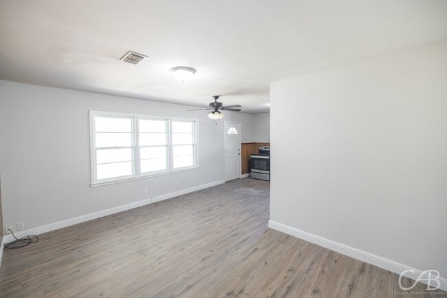 Building Photo - 872 Forrest Ave