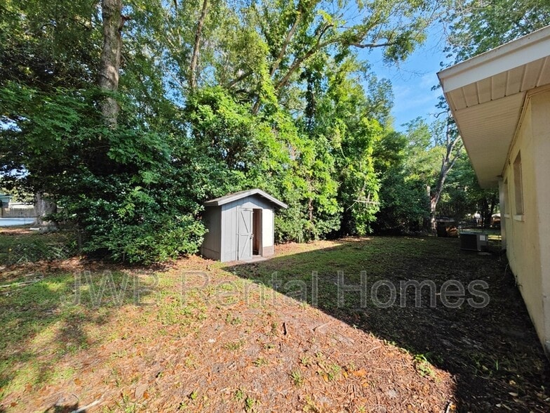 Building Photo - 2130 Patou Dr W