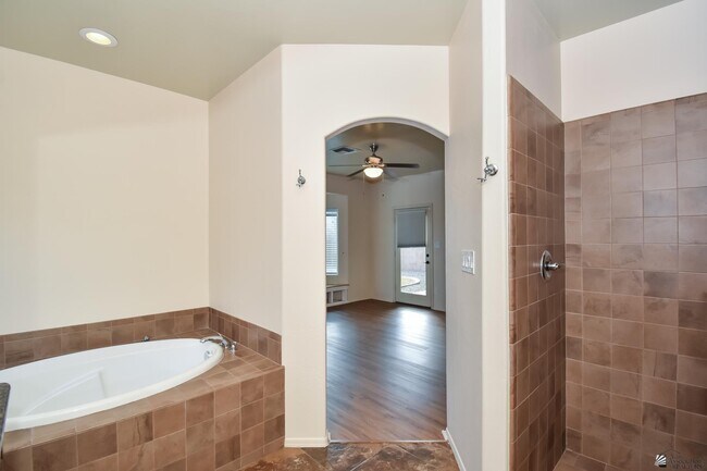 Building Photo - 2523 S 41st Ave