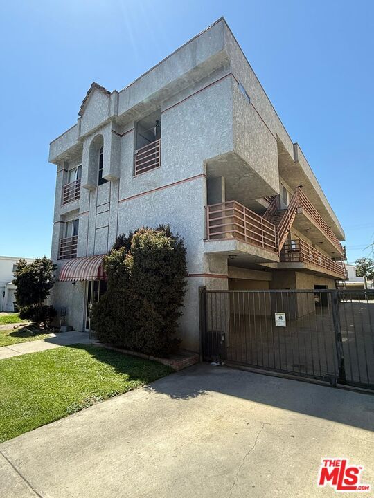 Building Photo - 505 S Verdugo Rd