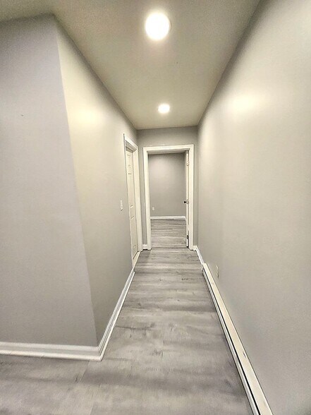 Building Photo - 457 Admiral St