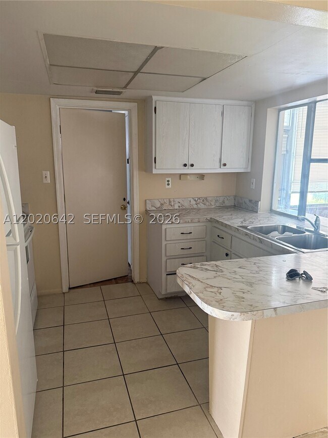 Building Photo - 8107 NW 58th Ct