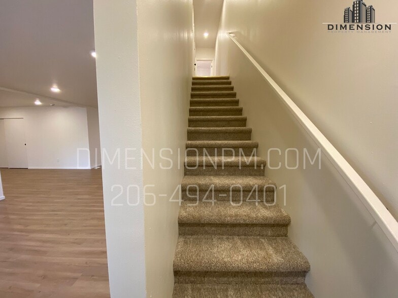 Building Photo - 1060 S 86th St