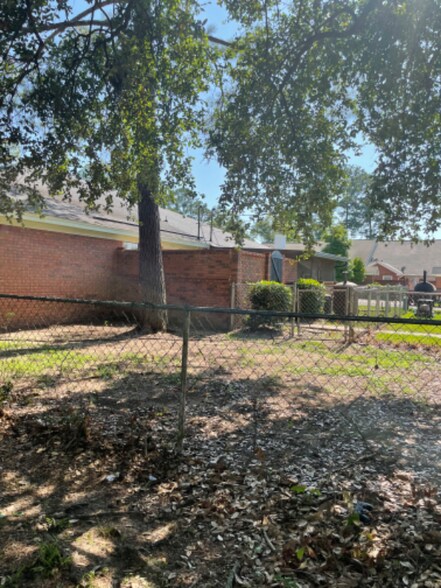 Building Photo - 1931 Stuart Ave