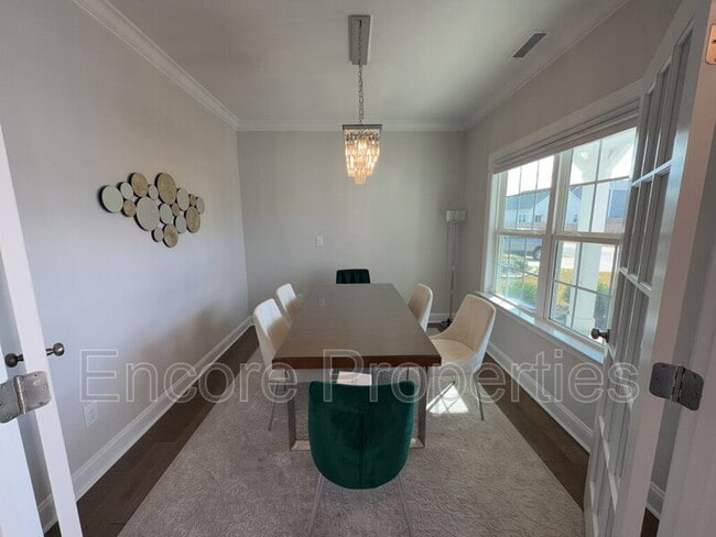 Building Photo - 2211 Montebell View Dr