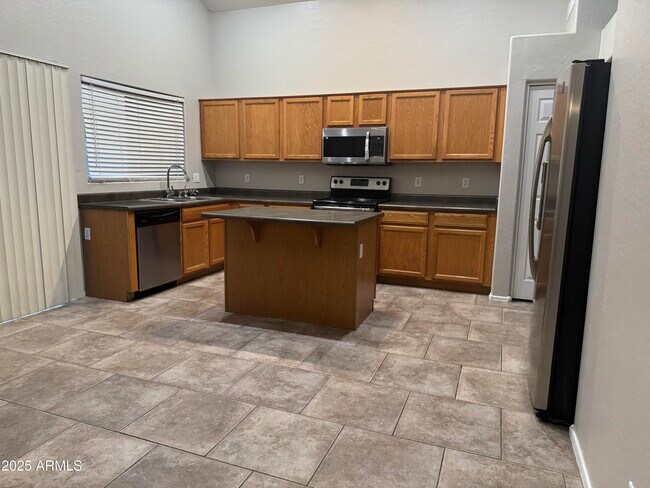 Building Photo - 12713 W Hollyhock Dr