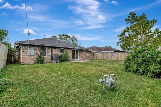 Building Photo - 2505 Dewberry Ln