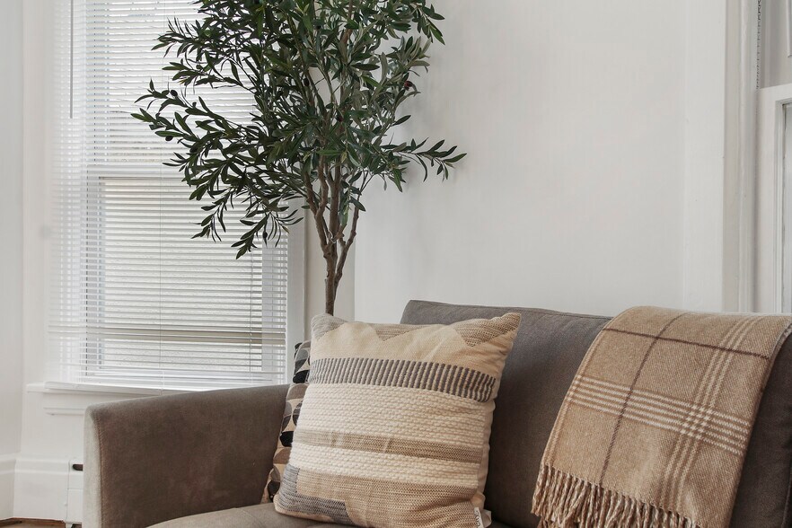 Building Photo - 1516 Lee St