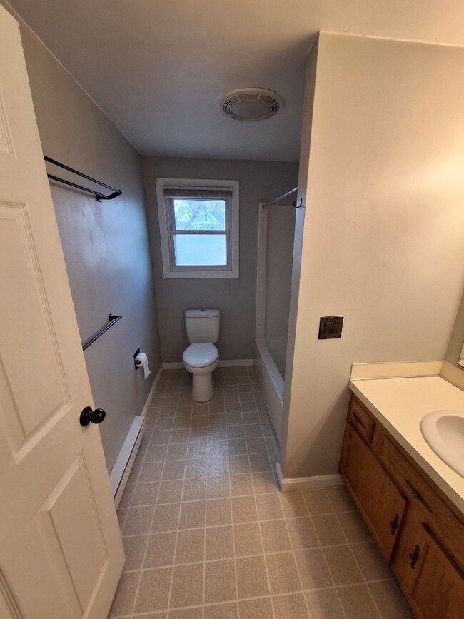 Building Photo - 19 Robinson St