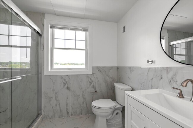 Building Photo - 22 Sagamore Hill Dr
