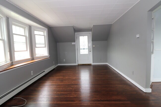 Building Photo - 262 S Ketcham Ave