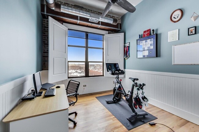 Building Photo - 1735 W Diversey Pkwy