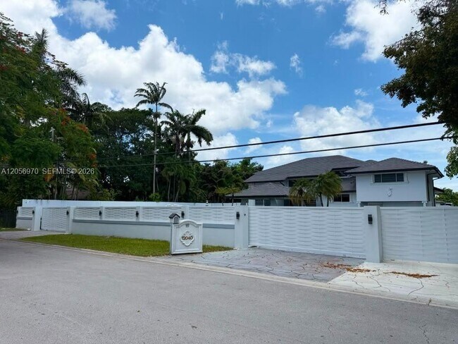 Building Photo - 12040 SW 43rd St