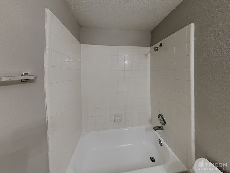 Building Photo - 6811 Rustic Pecan Ln