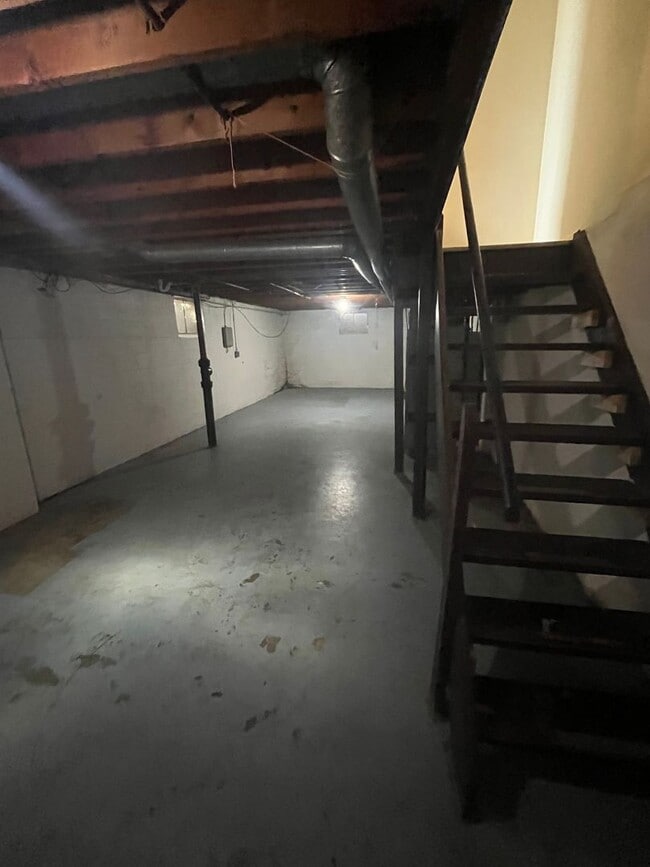 Building Photo - One Bedroom In Deer Park!