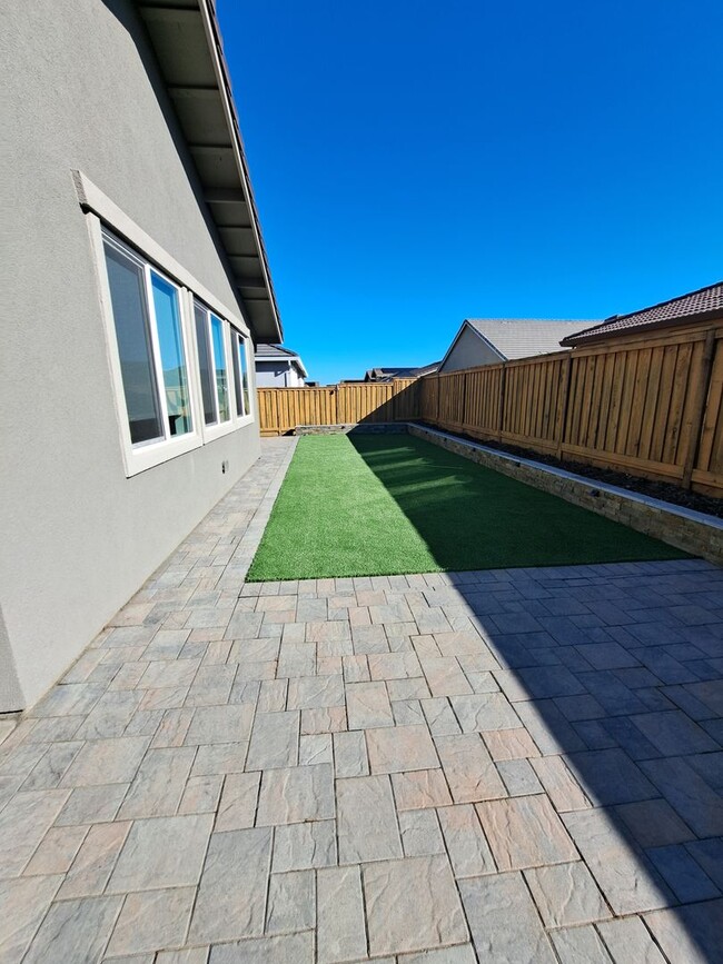 Building Photo - Gorgeous Smart Home is Clean & Loaded!