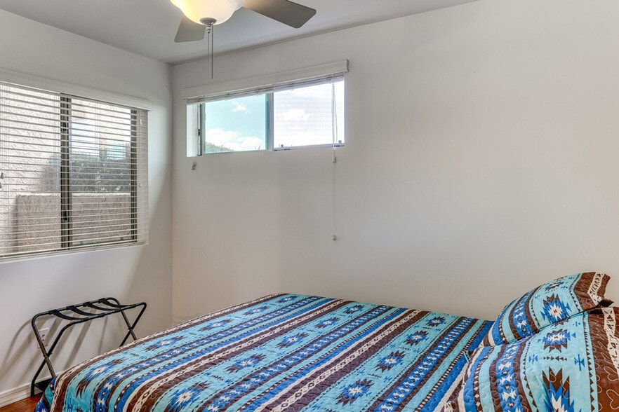 Building Photo - 7910 E Thomas Rd