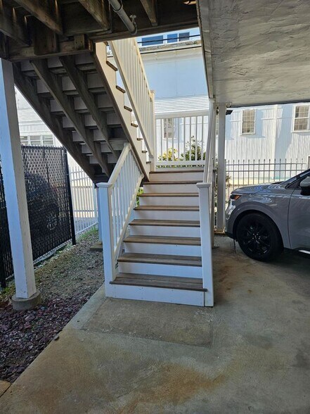 Building Photo - 7 F St