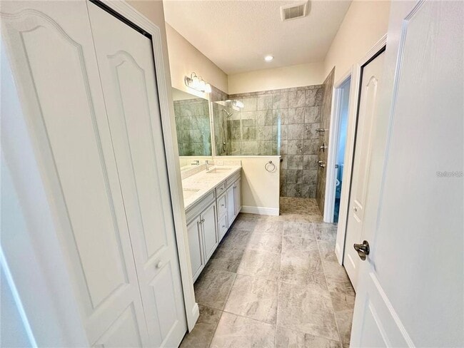 Building Photo - 2633 Star Apple Wy