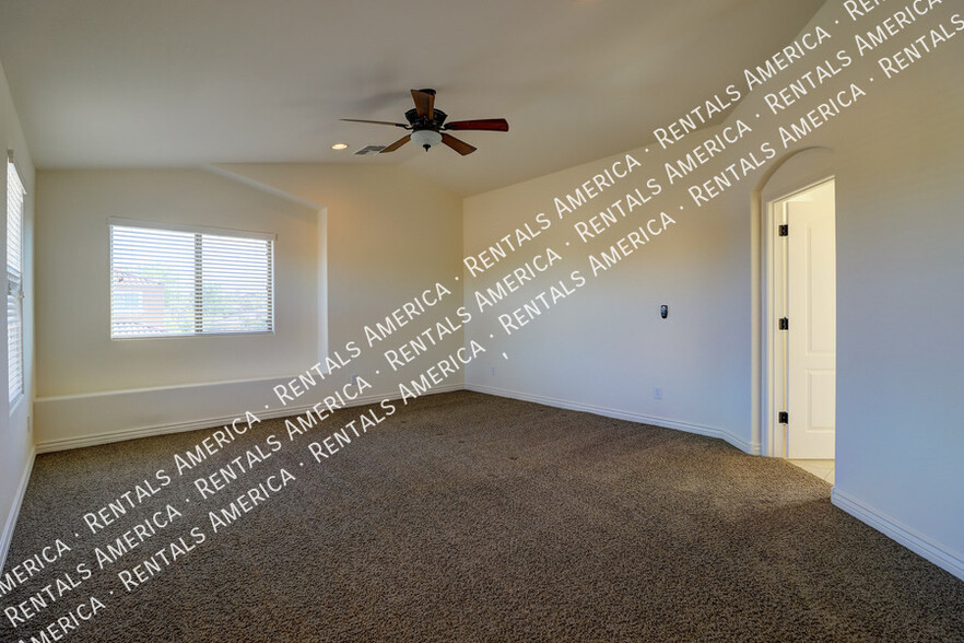 Building Photo - 4013 E Expedition Way