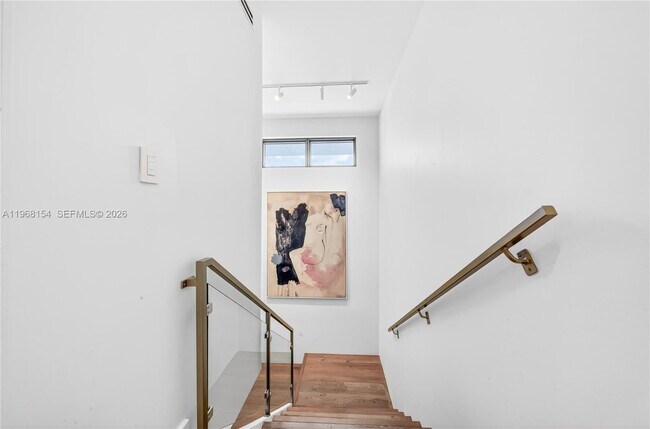 Building Photo - 601 NE 36th St