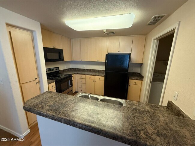 Building Photo - 18416 N Cave Creek Rd