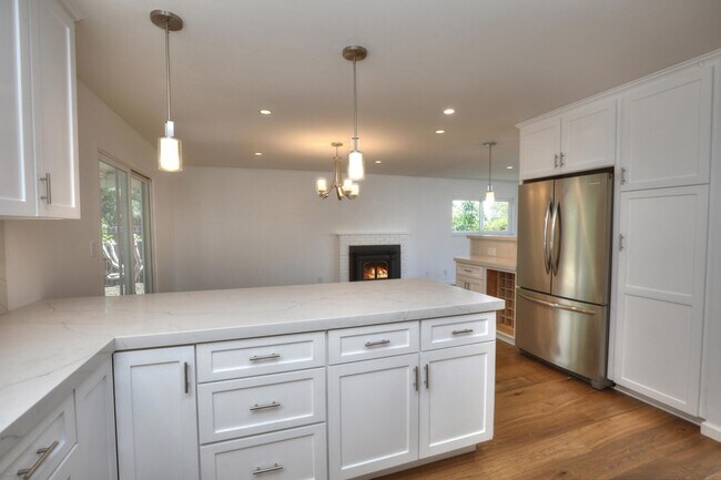 Building Photo - 3994 Maricopa Dr