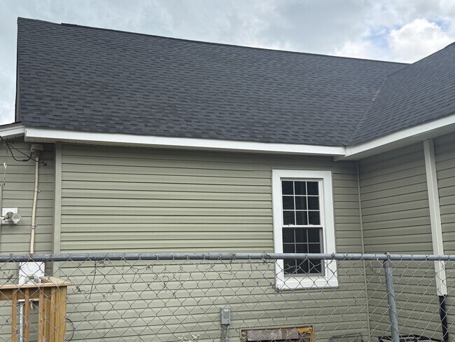 Building Photo - 307 E Pembroke Ave