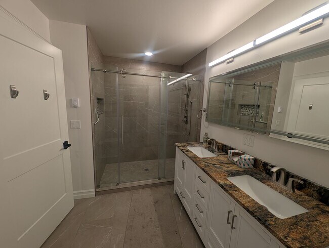 Building Photo - 2448 Le Clerc Rd S