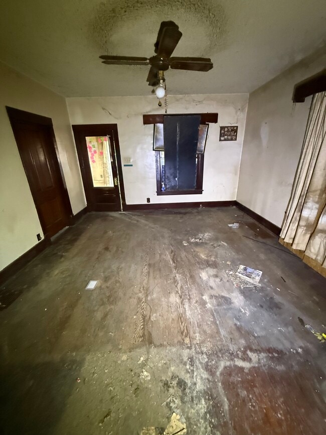 Building Photo - 613 W Lincoln St