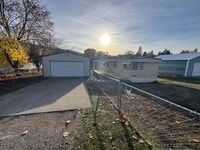 Building Photo - 17404 E 6th Ave