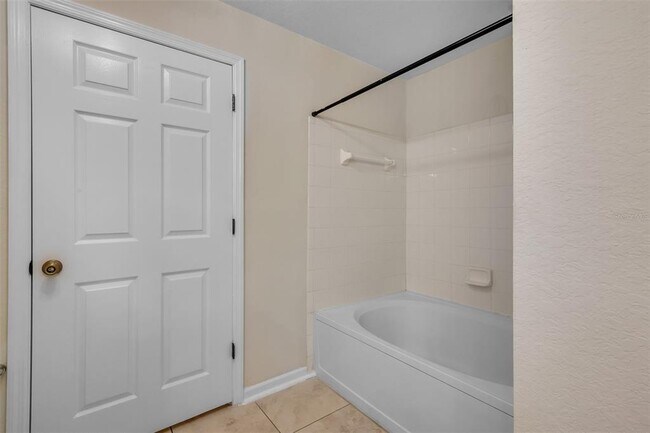 Building Photo - 8301 Elm Park Dr