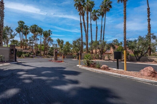 Building Photo - 3238 Brookfield Dr