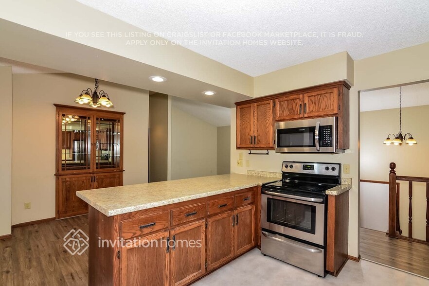 Building Photo - 8641 N Girard Ave