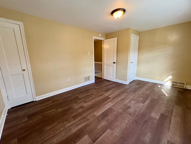 Building Photo - 3 Bedroom 1 Bathroom in Harrisburg!