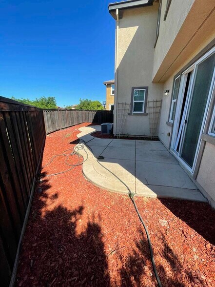 Building Photo - 880 Willow Bridge Dr