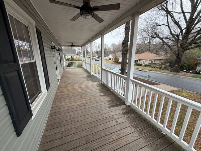 Building Photo - Inviting 2-Bedroom Home with Large Front Porch in KannapolisI’m