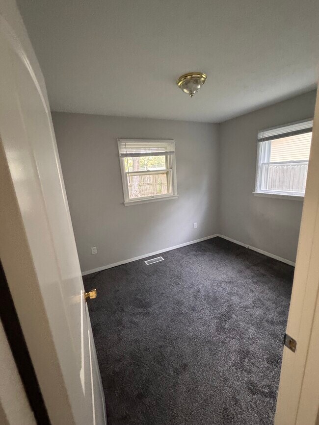 Building Photo - 514 S Pine St