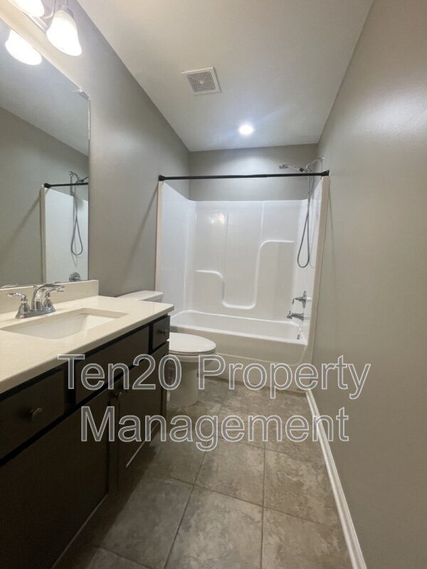 Building Photo - 236 Cedar Wy