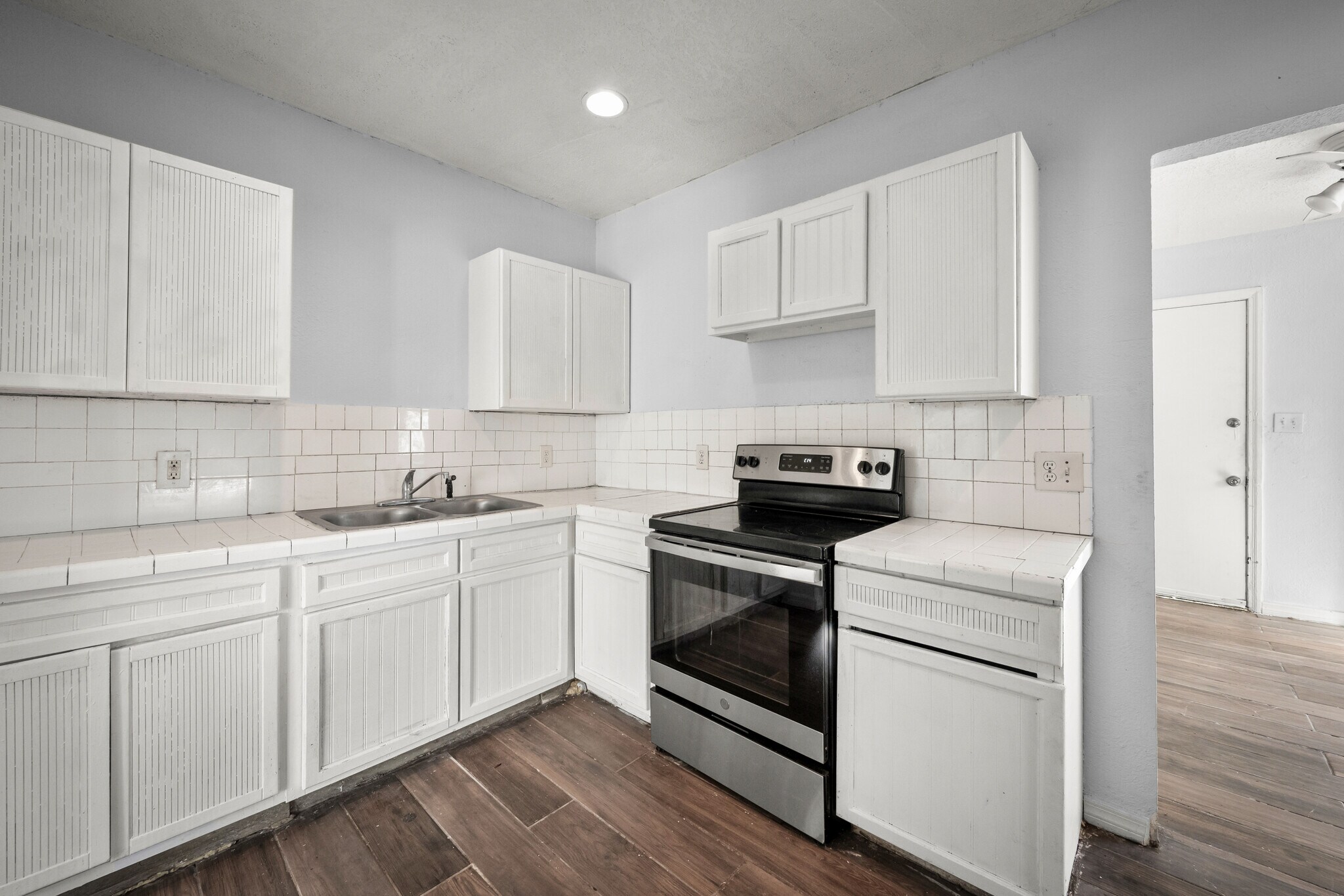 Building Photo - 1602 Wambolt St