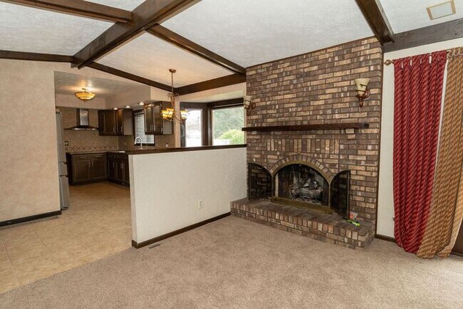 Building Photo - Prairie Lane Estates 3 bedroom ranch with spacious rooms and amenities beyond your imagination