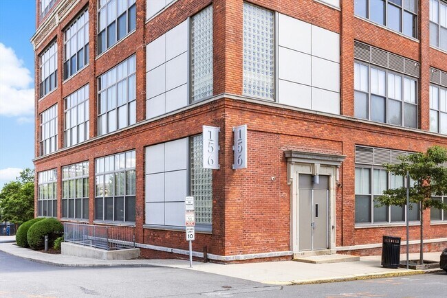 Building Photo - 156 Porter St