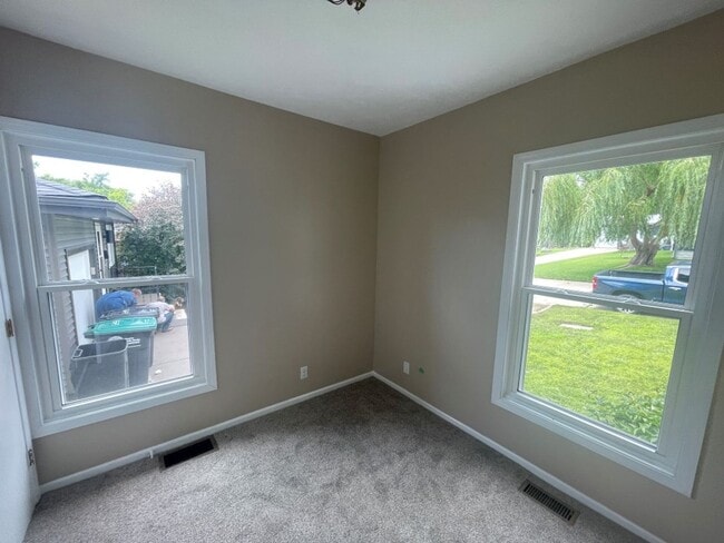 Building Photo - Home in Omaha for rent!