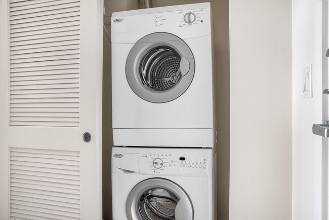 Building Photo - 10349 NE 10th St