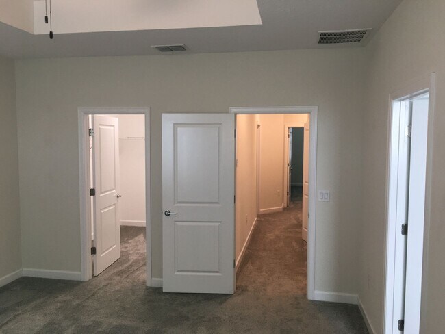 Building Photo - BEAUTIFUL CHAMPIONSGATE HOME WITH LAKE VIEW