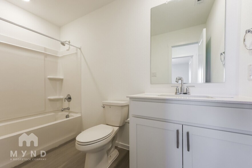 Building Photo - 2760 Ctr Crk Ln